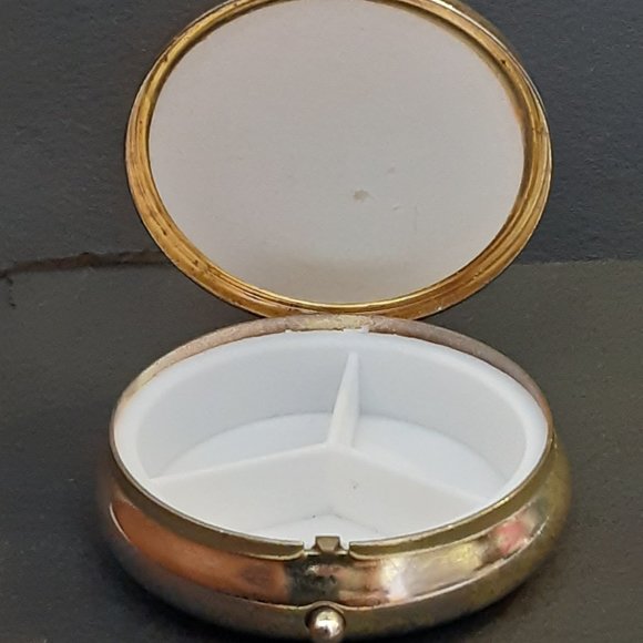 vintage floral motif autumn design 1970's pill box - Picture 3 of 5